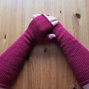 18th Century Knitted Mitts | Reenactment dresses for women | Historical reenactment | Winter Reenactment | Reenactment clothing for women