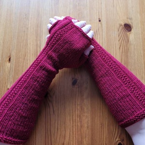 18th Century Knitted Mitts | Reenactment dresses for women | Historical reenactment | Winter Reenactment | Reenactment clothing for women