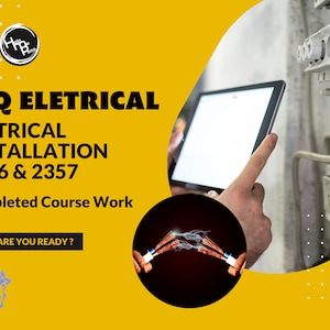 以下が含まれることがあります： 黄色い背景に、黒い文字で「NVQ ELETRICAL ELETRICAL INSTALLATION 2356 & 2357 Completed Course Work ARE YOU READY?」と書かれている。手のひらでタブレットを持ち、ヒューズボックスを指差している。右下隅には、赤と黒の電気コードが円形にスパークしている。左下隅には、青と白のスタンプで「VERIFIED」と記されている。