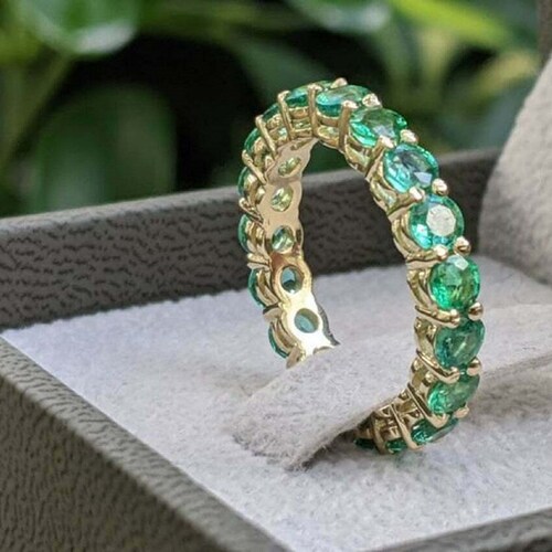 Full shops Eternity Wedding Band Engagement Ring 2.50Ct Round Cut Green Emerald Band Eternity Rings For Women's 925 Sterling Silver