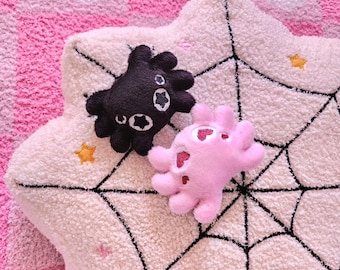 Spider Keychain - Black or Pink
