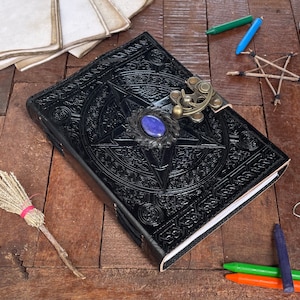 Diario in pelle marrone con pentacolo celtico e lucchetto in pietra, libro degli incantesimi, grimorio, quaderno del libro delle ombre, diario in carta con bordo frastagliato, dimensioni 7x5