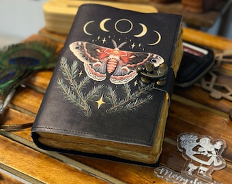 Diario de cuero Luna Moth: Libro wiccano de las sombras según las fases lunares