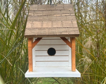 Handgemaakt rustiek vogelhuisje