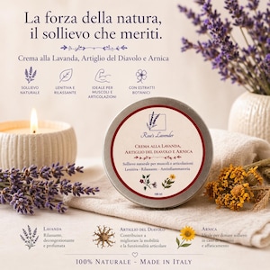 Può includere: Una latta rotonda di metallo di crema Rose's Lavender, con testo in italiano, circondata da rametti di lavanda, una candela accesa e un asciugamano bianco. La crema è per muscoli e articolazioni, con una capacità di 100 ml.