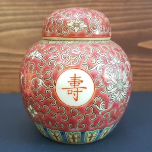 Vintage Chinese Porcelain Vase Wan Shou Wu Jiang c1985