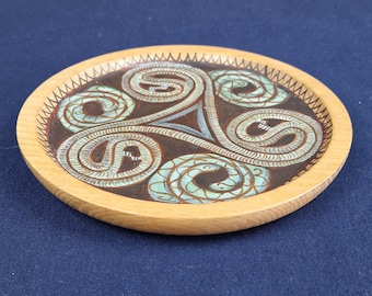 Vintage Wooden Hand Painted Plate with Traditional Irish Symbols in Blue and Brown, Retro Living  Vintage Interior, Traditional Emblems