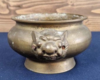 Vintage Brass Pot/Bowl with Lion Heads on the Sides, Brass Decor, Vintage House Interior, Living Room Decor, Metal Collectible Item