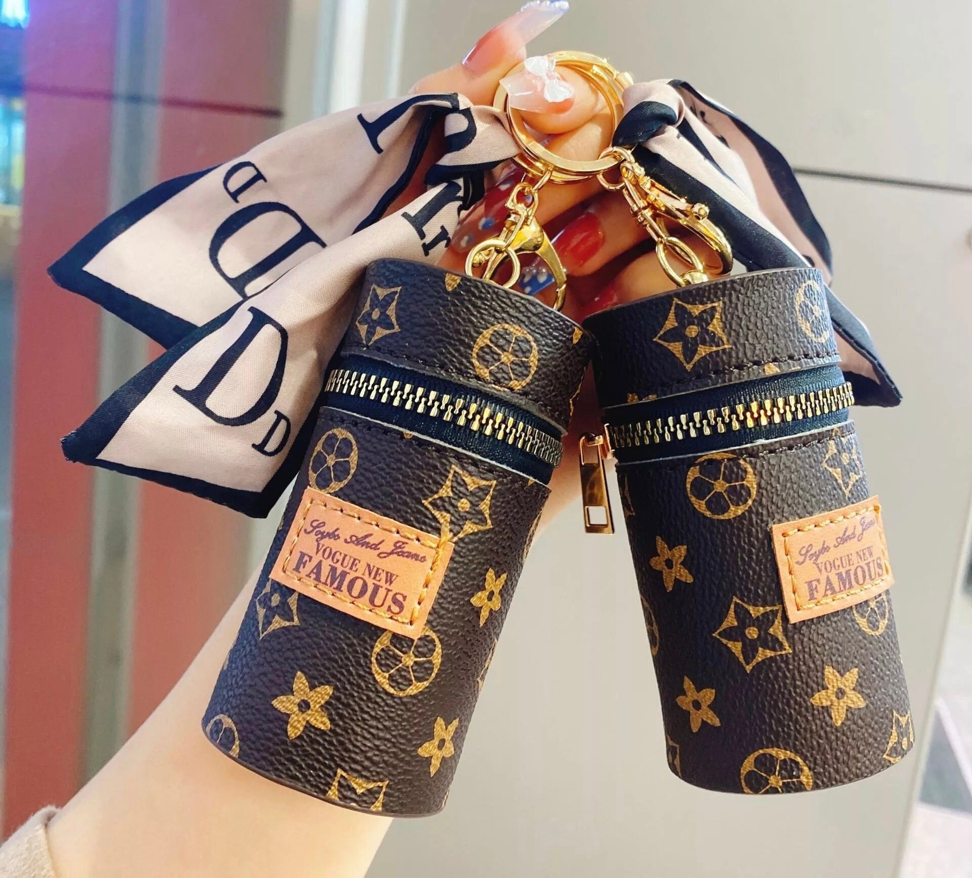 lv keychain with coin purse｜TikTok Search