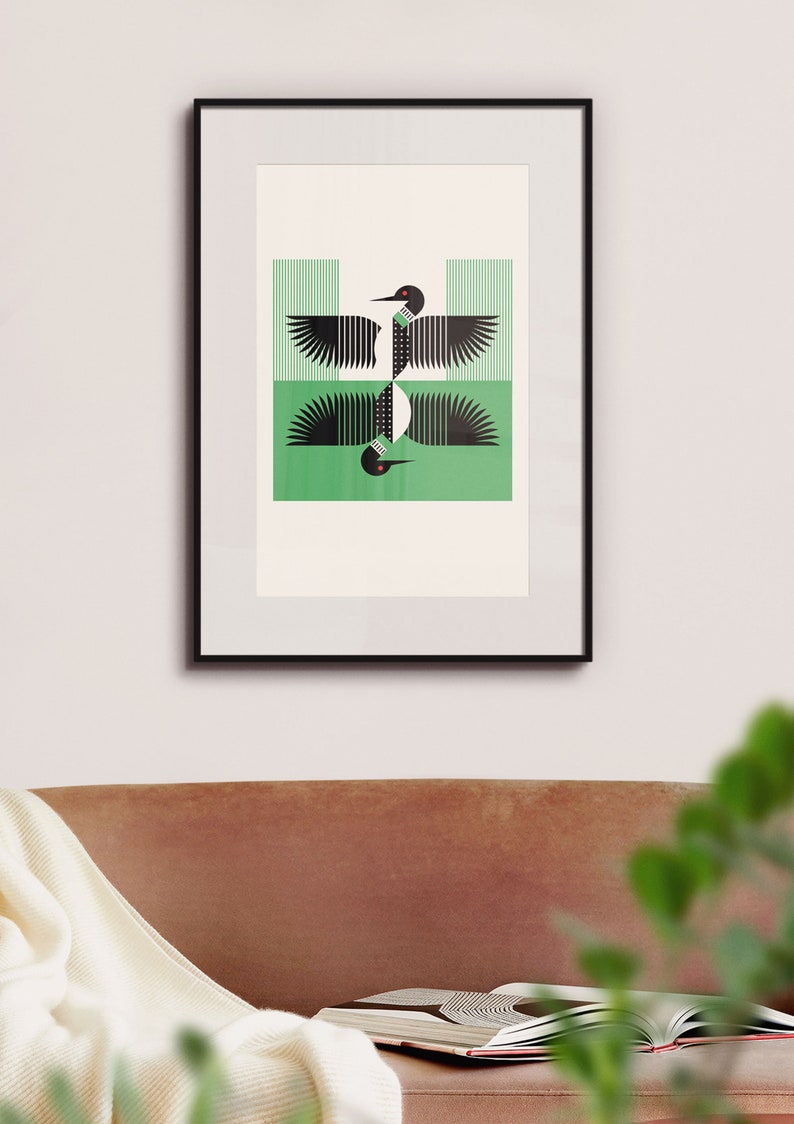 Peut inclure: Une impression encadr&eacute;e d'un design g&eacute;om&eacute;trique de huard en noir et blanc sur fond vert.