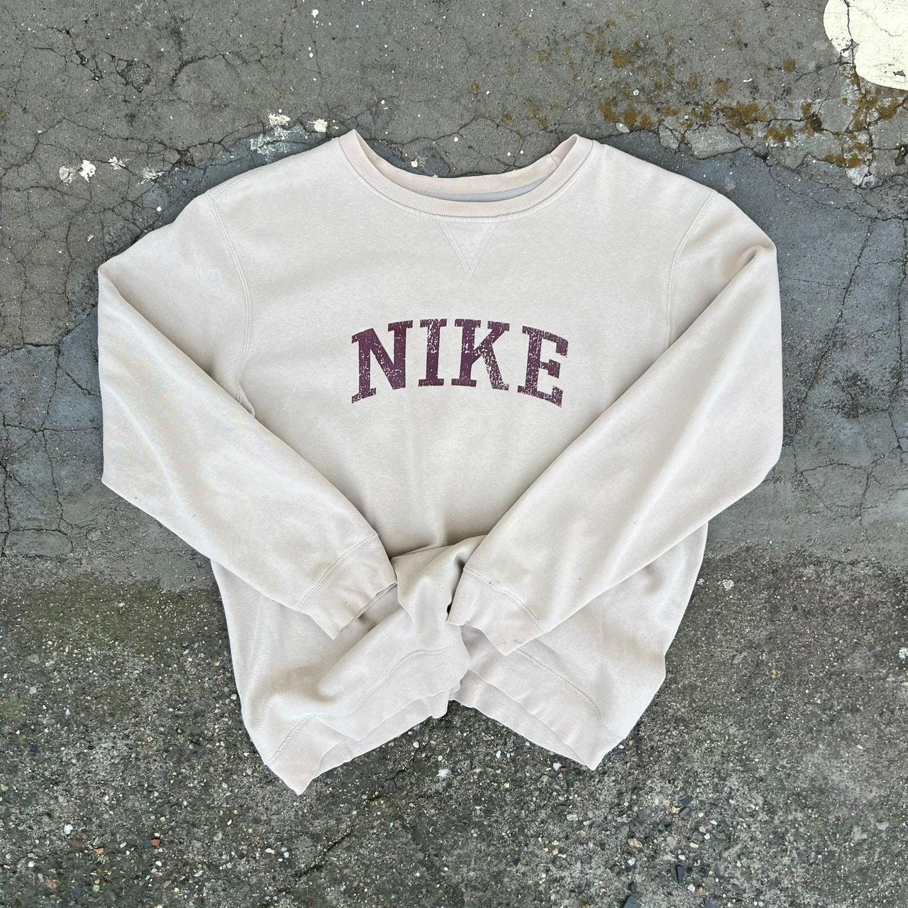 white nike vintage sweatshirt