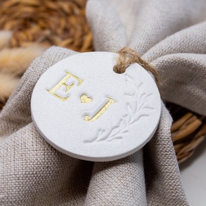 Recuerdos de boda personalizados, etiquetas de arcilla personalizadas hechas a mano, etiquetas con nombre personalizadas, recuerdos de boda con nombre, decoración de arcilla con nombre