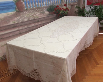 Antique tablecloth in 100% linen byssus and linen lace, complete with napkins, 1930s