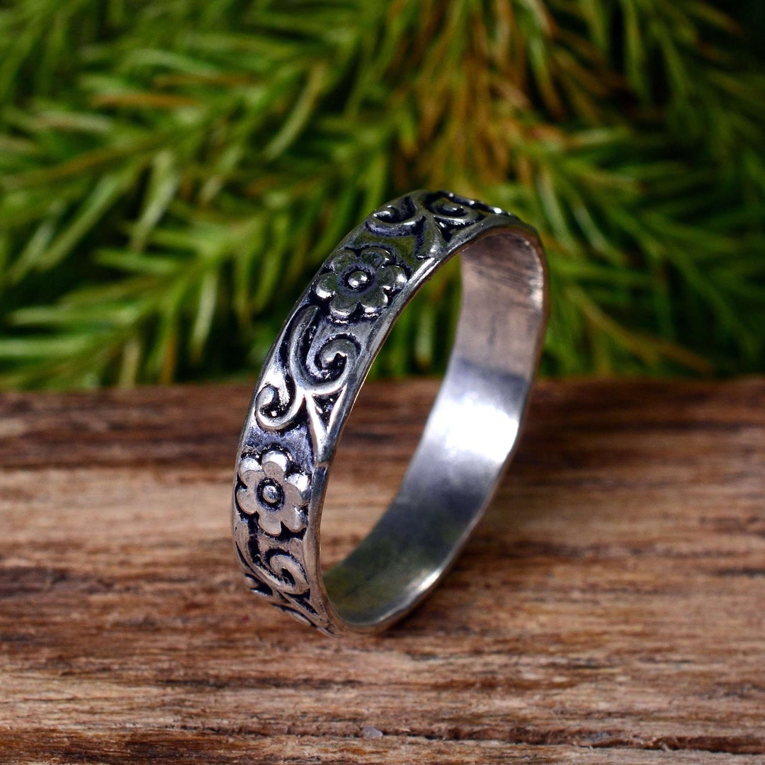 Vintage Style Silver Wedding Band, Oxidized Floral Pattern Ring ...