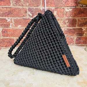 Sac au crochet, Sac à main triangulaire au crochet, Pochette triangulaire au crochet pour femme, Pochette pour poignet au crochet, Sac zippé Amigurumi