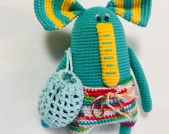 Amigurumi éléphant au crochet : peluche écologique avec balle