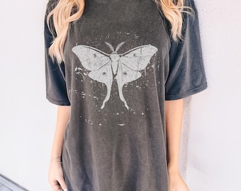 Camiseta Luna Moth Comfort Colors: Camiseta con estampado grunge de naturaleza