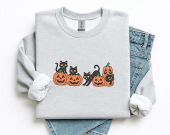 Broderad svart kattpumpatröja: Spöklik Halloween-tröja