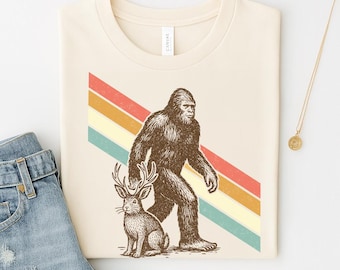 Maglietta retrò Bigfoot e Jackalope: divertente maglietta con grafica criptica