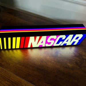Enseigne LED NASCAR : décoration murale imprimée en 3D pour fan de voitures de course