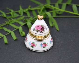 small porcelain box, porcelain pill box, ring box, vintage box, porcelain pill box, vintage pill box, mini box