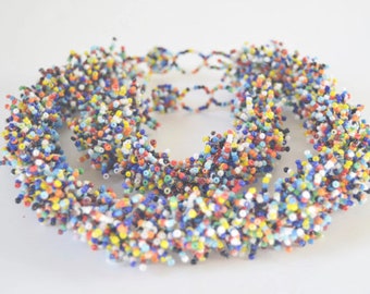 set multicolor necklace and bracelet puede used as a choker or long necklace