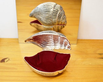 vintage silver-colored sea snail jewelry box,vintage jewelry, boxshell shape,sea snail,snail jewelry box,rare jewelry box,vintage item