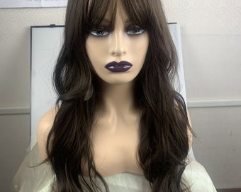 Lång Naturvågig Peruk med Lugg: Värmebeständigt Cosplay-hår