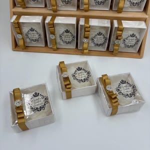 Luxury Candle Favor, Elegant Candle Favor, Unique Wedding Favors, Wedding Candle Favors, Bulk gifts , Flower Candle ,Gifts for Guests ,