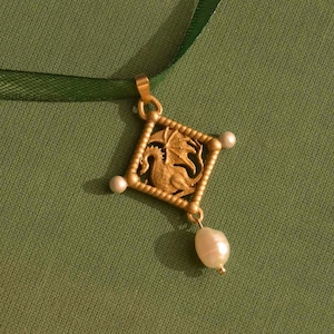 Mittelalterliches Drachenhalsband