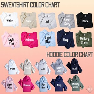 Puede incluir: Una tabla de colores que muestra varios colores de sudaderas y sudaderas con capucha. Los colores de las sudaderas incluyen blanco, arena, ceniza, gris deportivo, negro, rosa claro, heliconia, azul claro, marino y verde militar. Los colores de las sudaderas con capucha son los mismos.