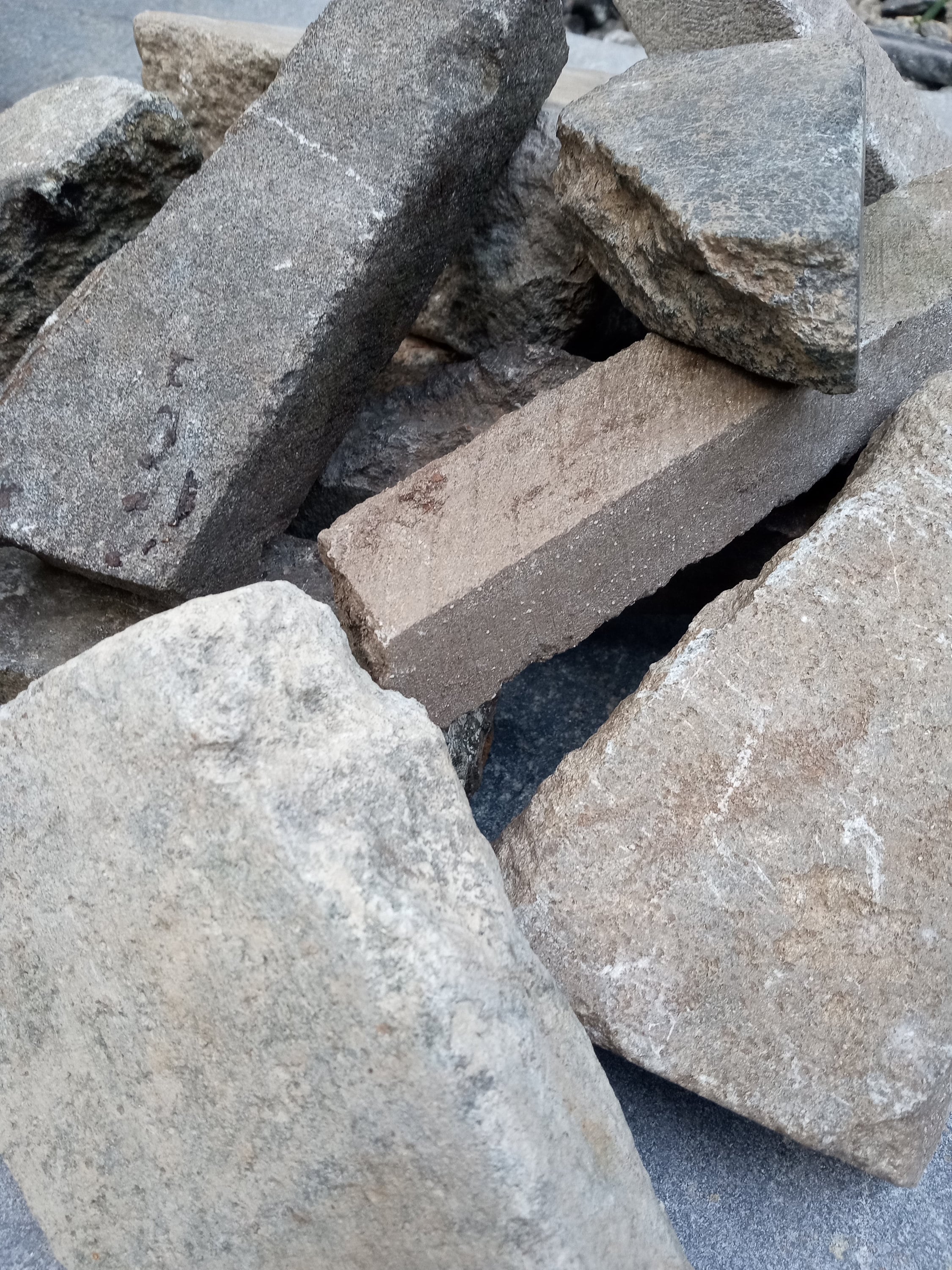 20lbs Virginia Soapstone Steatite Box of Assorted Pieces for Carving