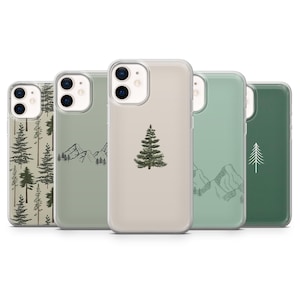 Puede incluir: Una colección de cinco fundas para teléfono con diseños inspirados en la naturaleza. Las fundas presentan ilustraciones de árboles, montañas y un solo árbol. Las fundas son en tonos verdes, beige y transparente.