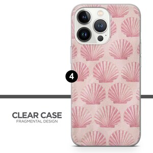 K&ouml;nnte beinhalten: Transparente Handyh&uuml;lle mit einem rosa Muschel-Muster. Die H&uuml;lle ist f&uuml;r ein iPhone mit einer Kamera-Erhebung konzipiert.