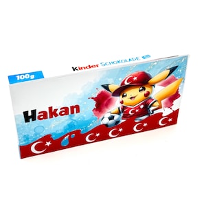 Nuovi adesivi Kinder Chocolate personalizzati per la maglia da calcio Pikachu Türkiye della Kinder Chocolate Bar Kinder