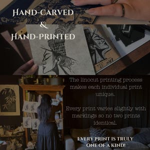 K&ouml;nnte beinhalten: Eine Nahaufnahme eines handgeschnitzten und handgedruckten Linolschnitts. Der Druck zeigt eine Schwarzwei&szlig;illustration einer Person mit einer Krone und einem aufwendigen Kopfschmuck. Der Text "HAND-CARVED & HAND-PRINTED" ist oben im Bild sichtbar. Der Text "The linocut printing process makes each individual print unique. Every print varies slightly with markings so no two prints identical. EVERY PRINT IS TRULY ONE OF A KIND!" ist unten im Bild sichtbar.