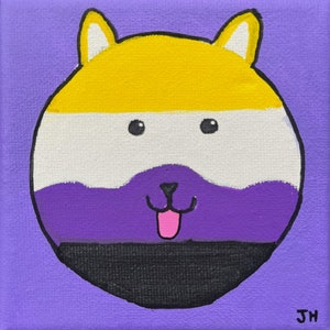 Peut inclure: Un cercle violet, blanc, jaune et noir avec un visage de dessin animé. Le cercle est une représentation stylisée du drapeau de la fierté non binaire. Le visage a des yeux noirs, un nez noir et une langue rose qui sort.