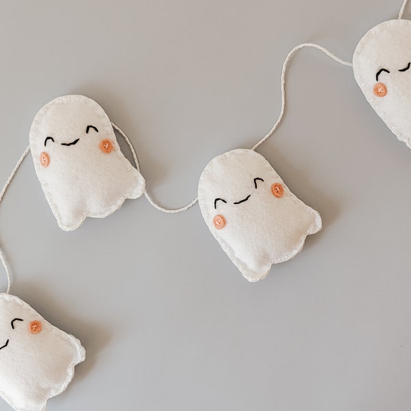 Felt Ghost Garland | Halloween Decoration | Halloween Garland | Spooky Bunting | Kid's Shelf Room Decor | Book Nook | Mantle | Cute Ghost