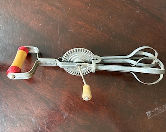 Batidora vintage "Another Androck Product" con mango de madera roja - EE. UU.