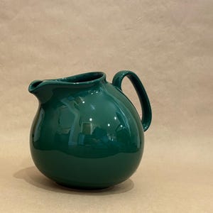 Vintage dark green ball pitcher with an ice lip - Waechtwrsbach