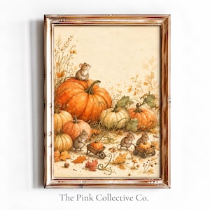 Peut inclure: Une impression d'art encadrée représentant une illustration à l'aquarelle de plusieurs citrouilles orange et blanches dans un champ avec des herbes hautes et des feuilles d'automne. Trois petites souris sont illustrées, dont une sur une citrouille.