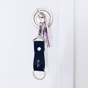 Personalization Keychain Leather Traveler , Country Tag Keychain, World Traveler Clip, Travel Key, Traveler Charm, Travel Token & Tags