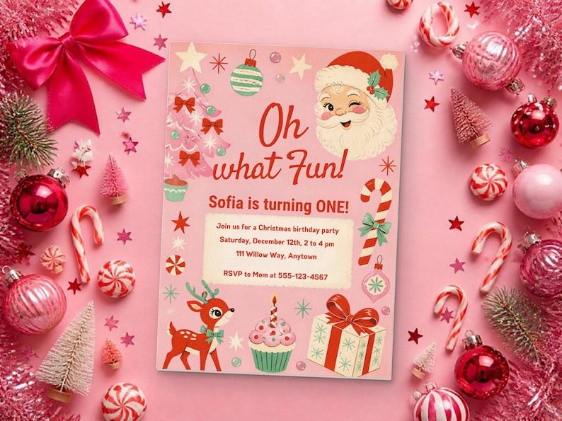 Puede incluir: Una tarjeta de invitaci&oacute;n de cumplea&ntilde;os rectangular rosa con un Santa Claus gui&ntilde;ando un ojo, un reno, un cupcake y un regalo. El texto dice Oh what Fun! Sofia is turning ONE! Join us for a Christmas birthday party Saturday, December 12th, 2 to 4 pm, 111 Willow Way, Anytown, RSVP to Mom at 555-123-4567.