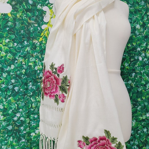 Rebozo polyseda con bordado de flores Elegant Shawl with flower detail