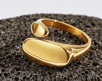 18k open gold ring, square ring, half circle ring