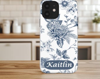 Capa personalizada para iPhone em azul e branco com estampa floral chinesa, elegante capa vintage francesa Toile de Jouy.
