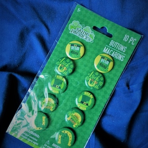 Saint Patricks Day Kiss Me I&#39;m Irish Luck of the Irish Lucky Pin Back Buttons / 10 Count / 1&quot; Diameter