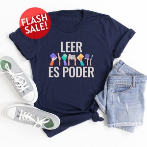 a t - shirt with the words leer es podder printed on it