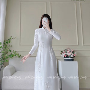 Lụa vân gỗ kết hoa Lily| White Lily flowers with crystals| Pre made Vietnamese long dress| Ao dài Việt| Ao dài cô dâu| Bridemaids|