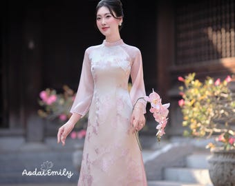 Motif fleurs printanières rose/beige | Ensemble ao dai en taffetas | Avec un pantalon|